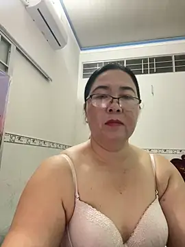 Snapshot of NDith chatting on March 2025 02:40:02 PM NDith online show from March 2025 02:40:02 PM