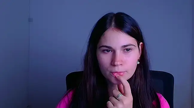 Snapshot of Loon_Amore chatting on December 2024 10:41:01 PM Loon Amore online show from December 2024 10:41:01 PM