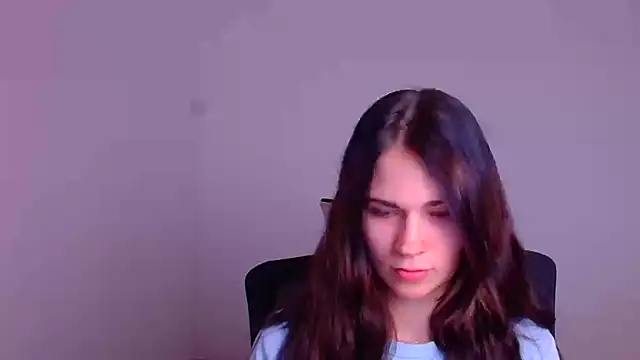 Snapshot of Loon_Amore chatting on January 2025 11:03:02 PM Loon Amore online show from January 2025 11:03:02 PM