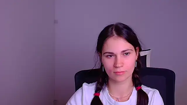 Snapshot of Loon_Amore chatting on January 2025 10:20:02 PM Loon Amore online show from January 2025 10:20:02 PM