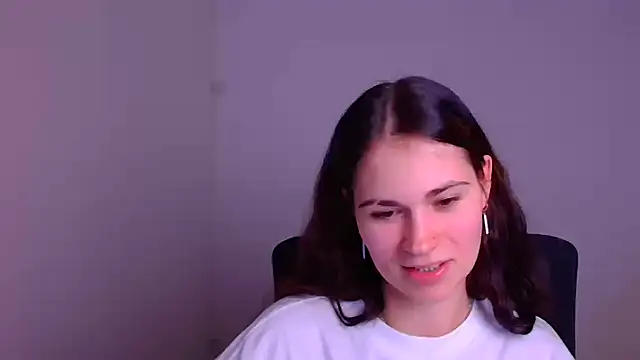 Snapshot of Loon_Amore chatting on January 2025 10:57:01 PM Loon Amore online show from January 2025 10:57:01 PM