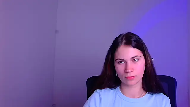 Snapshot of Loon_Amore chatting on January 2025 10:49:02 PM Loon Amore online show from January 2025 10:49:02 PM