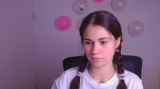 Snapshot of Loon_Amore chatting on February 2025 08:00:01 PM Loon Amore online show from February 2025 08:00:01 PM