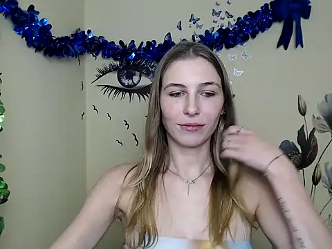 Snapshot of StrangerGi chatting on December 2024 10:28:01 AM StrangerGi online show from December 2024 10:28:01 AM