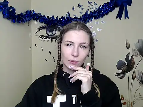 Snapshot of StrangerGi chatting on January 2025 01:04:01 PM StrangerGi online show from January 2025 01:04:01 PM