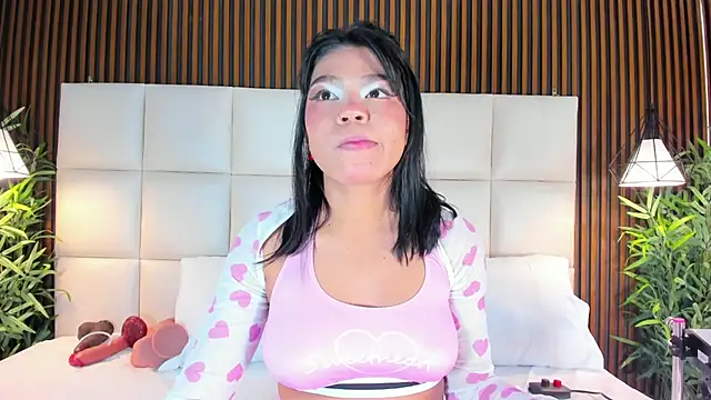 Snapshot of CailynBrowm chatting on October 2025 04:33:01 AM CailynBrowm online show from October 2025 04:33:01 AM