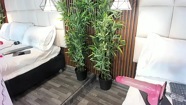 Snapshot of CailynBrowm chatting on November 2025 04:34:01 AM CailynBrowm online show from November 2025 04:34:01 AM