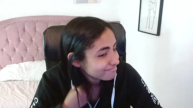 shaneelle online show from November 2025 03:12:01 PM