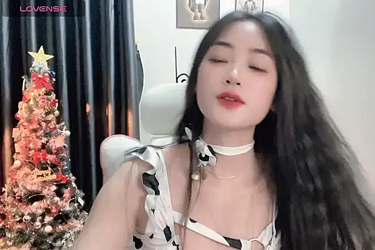 Snapshot of _Aimy_ chatting on December 2024 06:42:02 PM Aimy online show from December 2024 06:42:02 PM