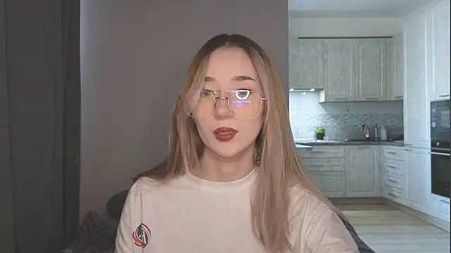 VikiSea online show from March 2025 01:07:01 PM