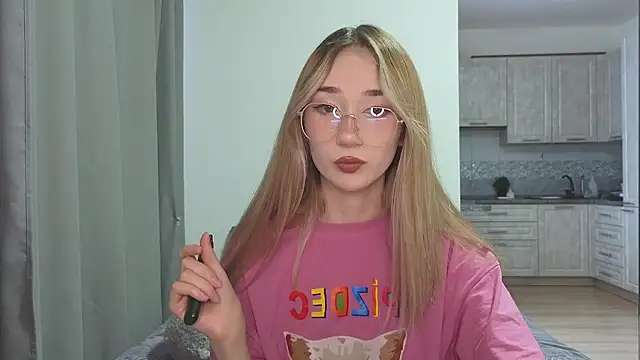 VikiSea online show from March 2025 12:02:02 PM