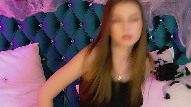 Snapshot of AliceMoreno chatting on October 2025 05:04:02 PM AliceMoreno online show from October 2025 05:04:02 PM