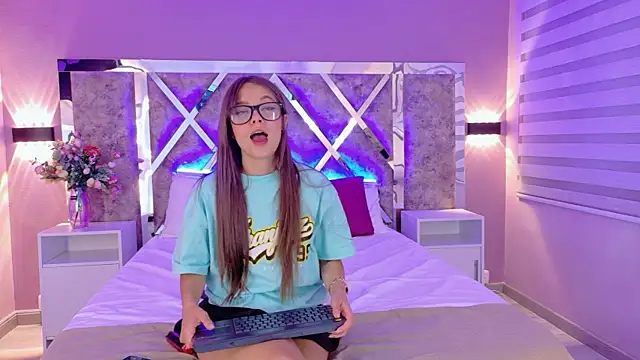 AmmyJones  online show from April 2026 12:10:01 PM