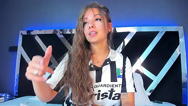 AmmyJones  online show from April 2026 07:15:02 PM