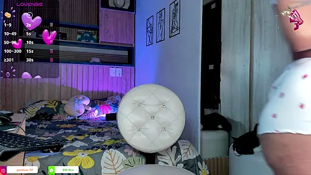 alessandroo013 online show from February 2026 12:02:02 PM