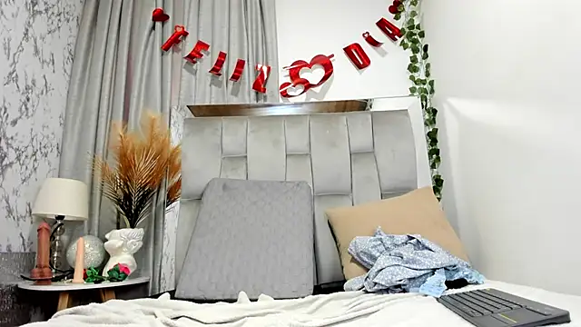 Snapshot of _Marcela__ chatting on February 2025 03:37:02 PM Marcela online show from February 2025 03:37:02 PM