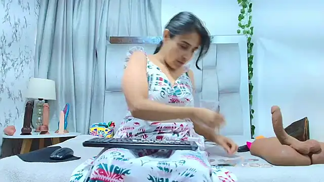  Marcela   online show from October 2025 12:17:02 PM