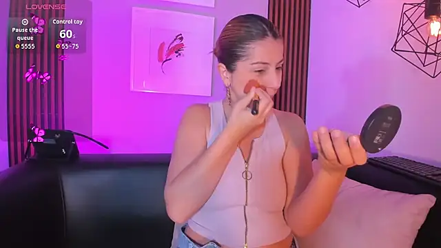 Nahiajhonson  online show from December 2025 01:37:02 PM