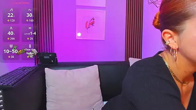 Nahiajhonson  online show from March 2026 12:21:01 PM