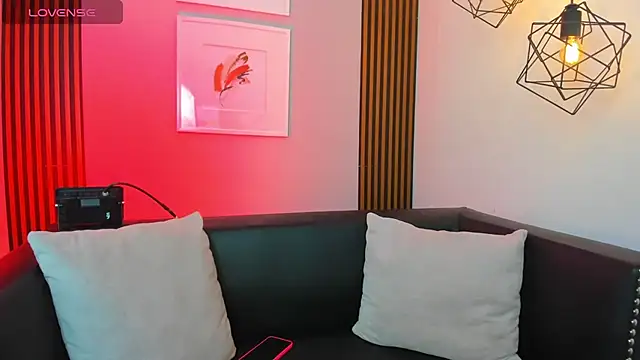 Nahiajhonson  online show from March 2026 12:27:01 PM