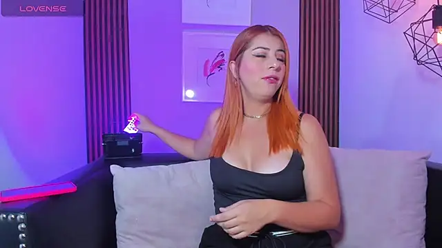 Nahiajhonson  online show from April 2026 01:38:02 PM