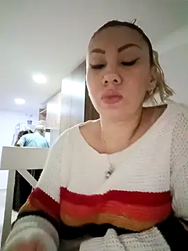 coral smitth online show from October 2025 07:00:01 PM