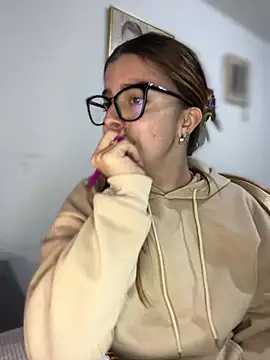 Cloew Marz online show from February 2025 10:31:01 PM