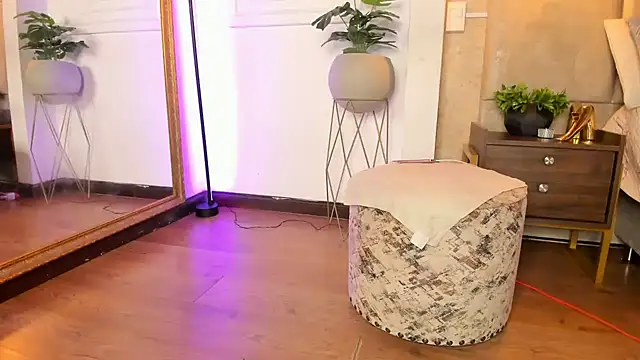 AlessiaLondon online show from February 2025 08:18:02 AM