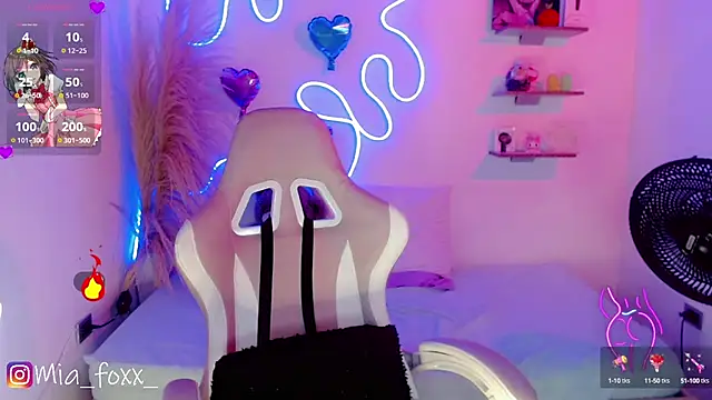 Snapshot of Mia_foxx_ chatting on February 2025 09:07:02 PM Mia foxx online show from February 2025 09:07:02 PM