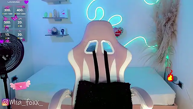 Snapshot of Mia_foxx_ chatting on February 2025 12:05:02 AM Mia foxx online show from February 2025 12:05:02 AM