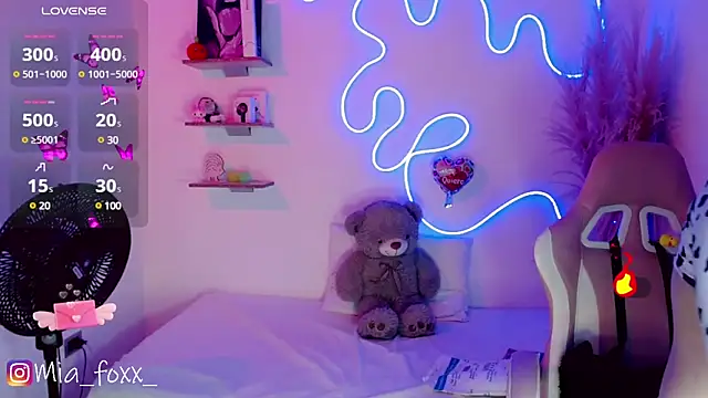 Snapshot of Mia_foxx_ chatting on March 2025 09:03:01 PM Mia foxx online show from March 2025 09:03:01 PM