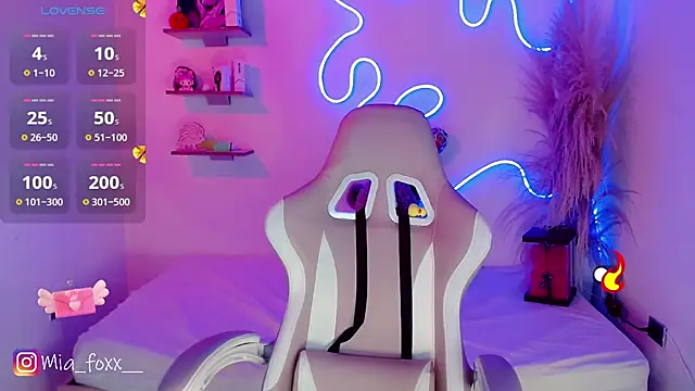 Snapshot of Mia_foxx_ chatting on March 2025 09:10:02 PM Mia foxx online show from March 2025 09:10:02 PM