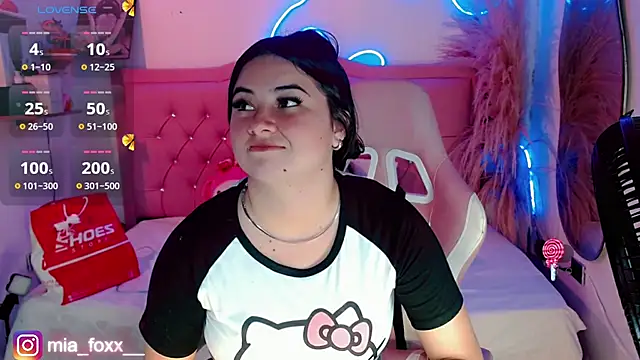 Snapshot of Mia_foxx_ chatting on September 2025 10:04:01 PM Mia foxx online show from September 2025 10:04:01 PM