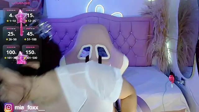 Snapshot of Mia_foxx_ chatting on September 2025 09:09:01 PM Mia foxx online show from September 2025 09:09:01 PM