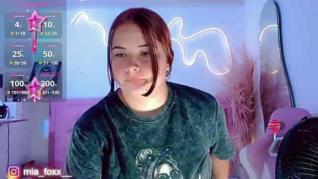 Snapshot of Mia_foxx_ chatting on October 2025 09:03:02 PM Mia foxx online show from October 2025 09:03:02 PM