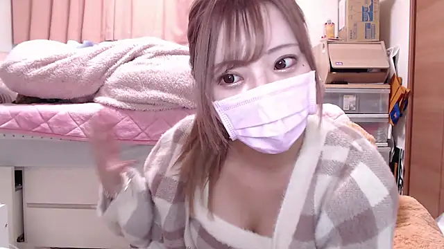 Snapshot of _chanMOMO_ chatting on December 2024 04:50:02 AM chanMOMO online show from December 2024 04:50:02 AM