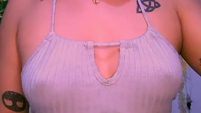 Snapshot of Crysrus chatting on February 2026 01:15:01 AM Crysrus online show from February 2026 01:15:01 AM