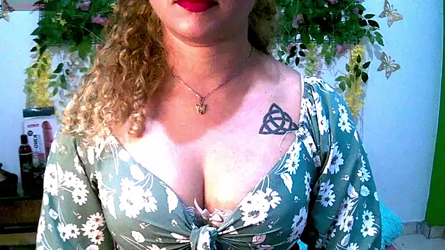 Snapshot of Crysrus chatting on February 2026 01:34:01 AM Crysrus online show from February 2026 01:34:01 AM