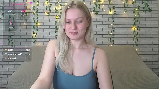 Snapshot of EmiliaDuchess chatting on February 2025 09:35:02 AM EmiliaDuchess online show from February 2025 09:35:02 AM