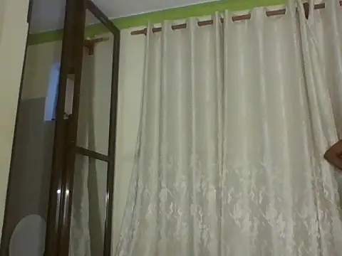 Apple bitch online show from September 2025 04:38:01 AM