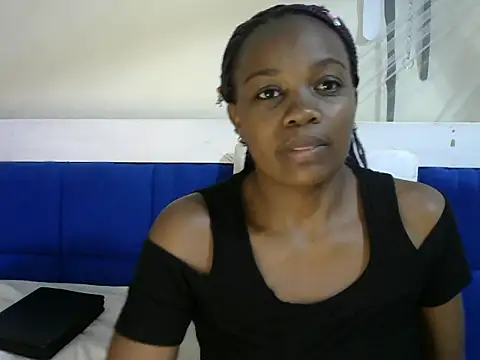 Snapshot of beauty_petite chatting on September 2025 10:37:02 PM beauty petite online show from September 2025 10:37:02 PM