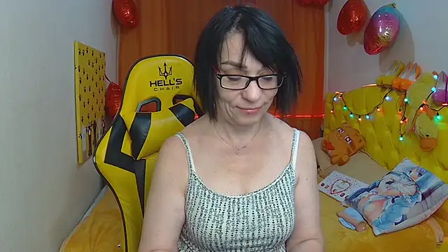 Snapshot of SandraHormas chatting on March 2025 05:18:02 PM SandraHormas online show from March 2025 05:18:02 PM