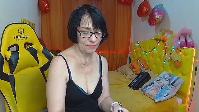 Snapshot of SandraHormas chatting on March 2025 05:50:01 PM SandraHormas online show from March 2025 05:50:01 PM