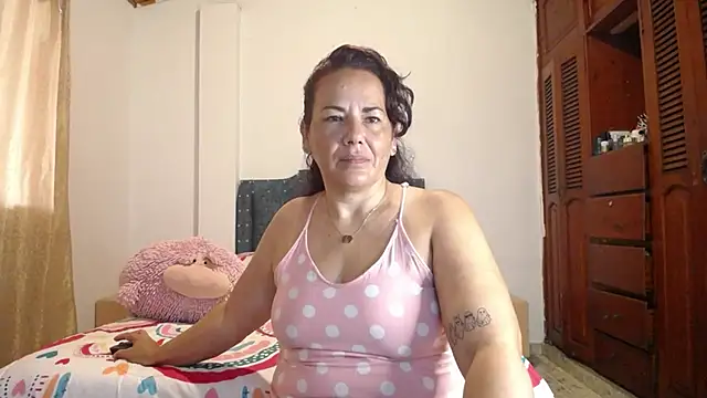 sofiamature01 online show from October 2025 04:08:02 PM