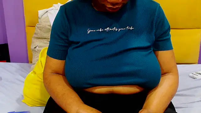 YELLOWBUSTYMELLONS online show from October 2025 05:14:01 AM