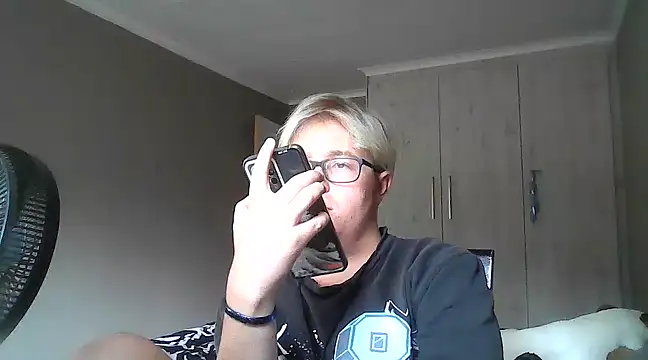 bisexualboy05 online show from February 2025 12:29:01 PM