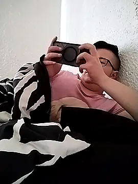 bisexualboy05 online show from September 2025 07:42:01 AM