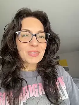 BeautifulMesss online show from April 2026 04:47:02 PM