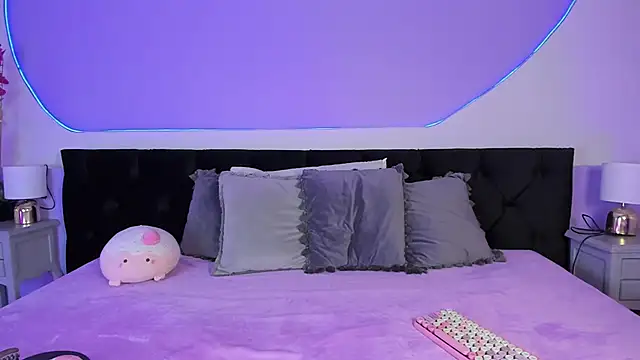 Julieta Cortes   online show from September 2025 07:40:02 PM