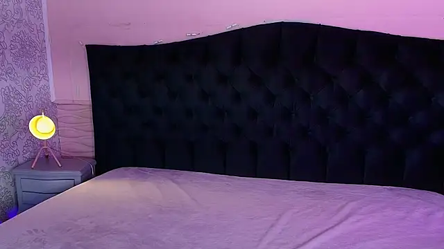 Julieta Cortes   online show from April 2026 12:05:02 PM